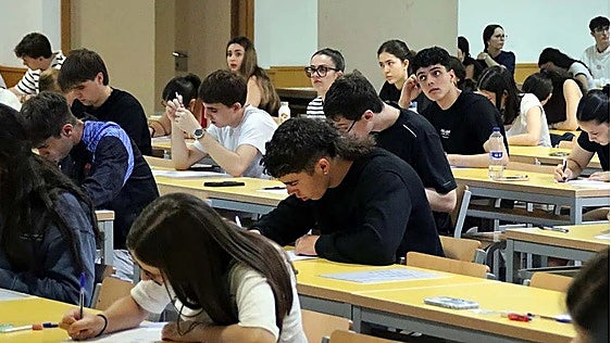 El 82,38% de los estudiantes superan la convocatoria extraordinaria de la PAU 2026 en Burgos