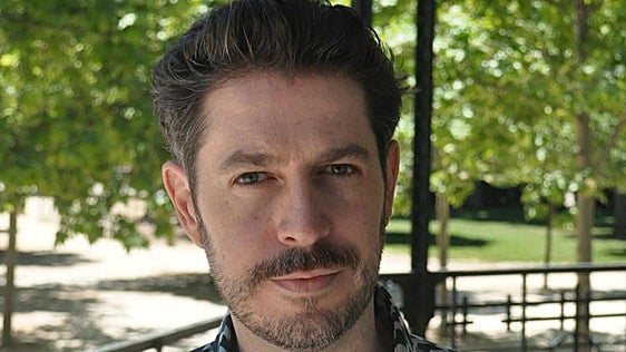 De los tacones de Luis XIV a Aranda: el periodista de Burgos que regresa para desvelar los secretos más extravagantes de la realeza