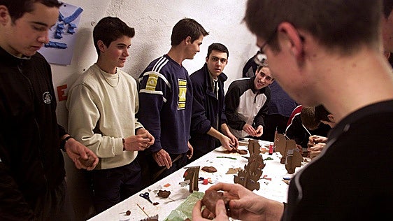 Impulsan un taller de escultura para acercar a los jóvenes a los oficios artísticos tradicionales