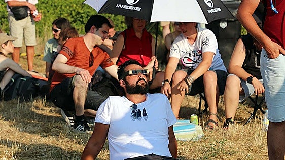 Del rumor al estruendo de sorpresa: la emoción desborda Burgos durante el eclipse total