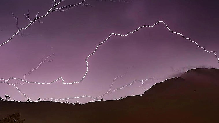 Más de 60 rayos impactaron en tierra en Burgos durante la jornada del sábado