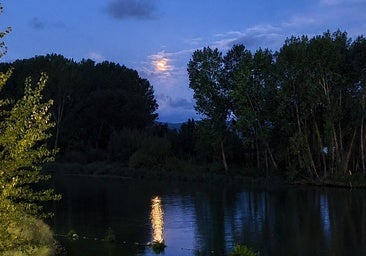 El eclipse de Luna sorprende a una Miranda dormida