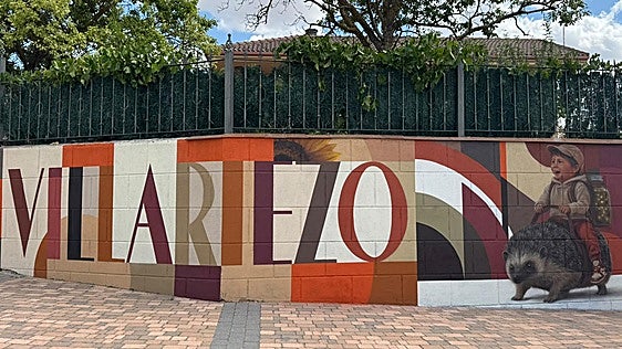 El pueblo de Burgos que homenajea a dos curiosos animales con un mural a todo color: «A la gente le ha gustado mucho el diseño»