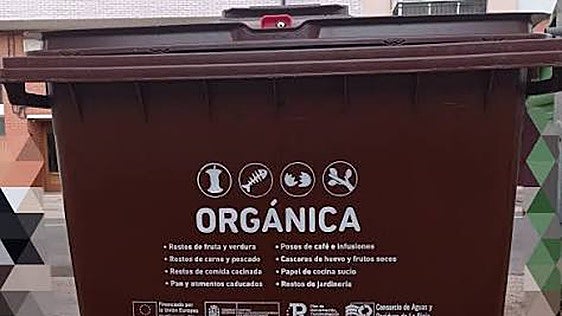 Aranda estrena el contenedor marrón de residuos orgánicos