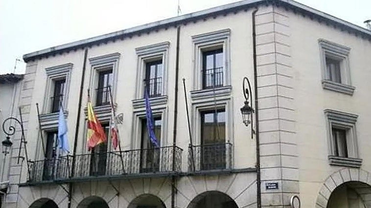 Piden que se investigue al secretario del Ayuntamiento de Aranda de Duero por valorar al alza su propio puesto de trabajo