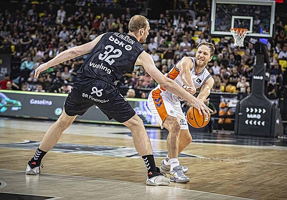 Imagen del partido entre el San Pablo Burgos y el Bilbao Basket.