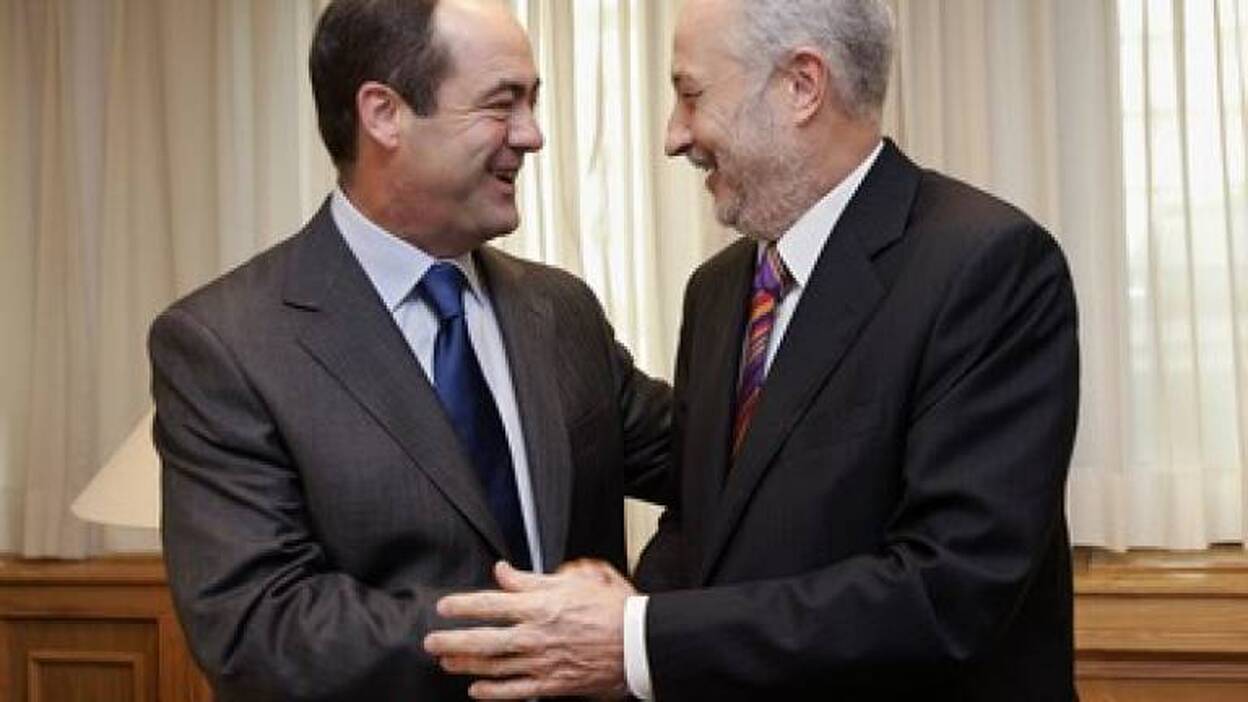 Martín solicita a Bono la cesión de la Base Naval