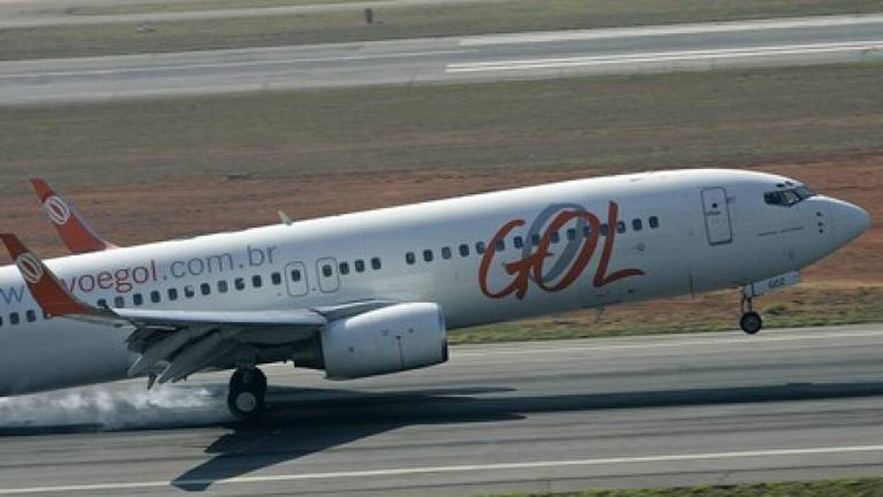 Localizan el avión desaparecido con 155 personas en Brasil
