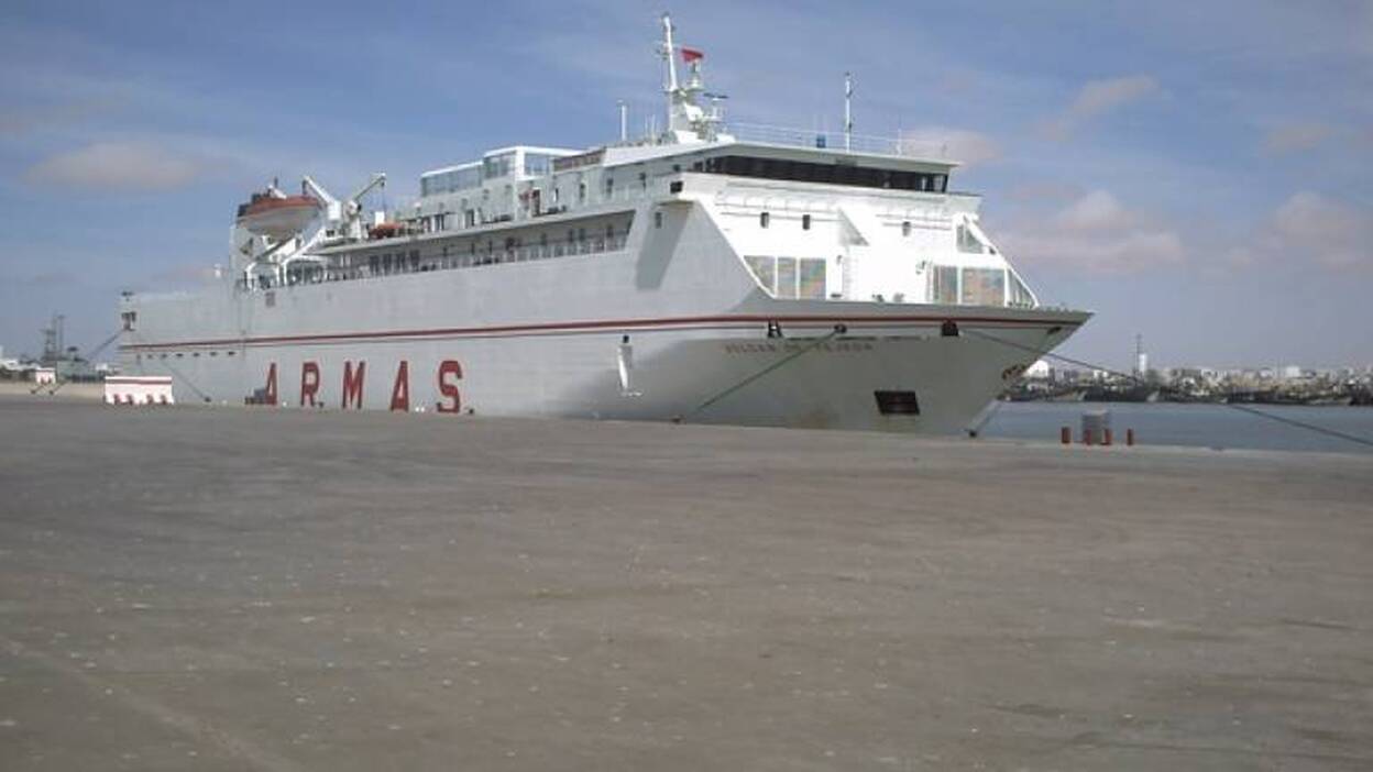 Armas hace pruebas en el puerto de El Aaiún para establecer una línea