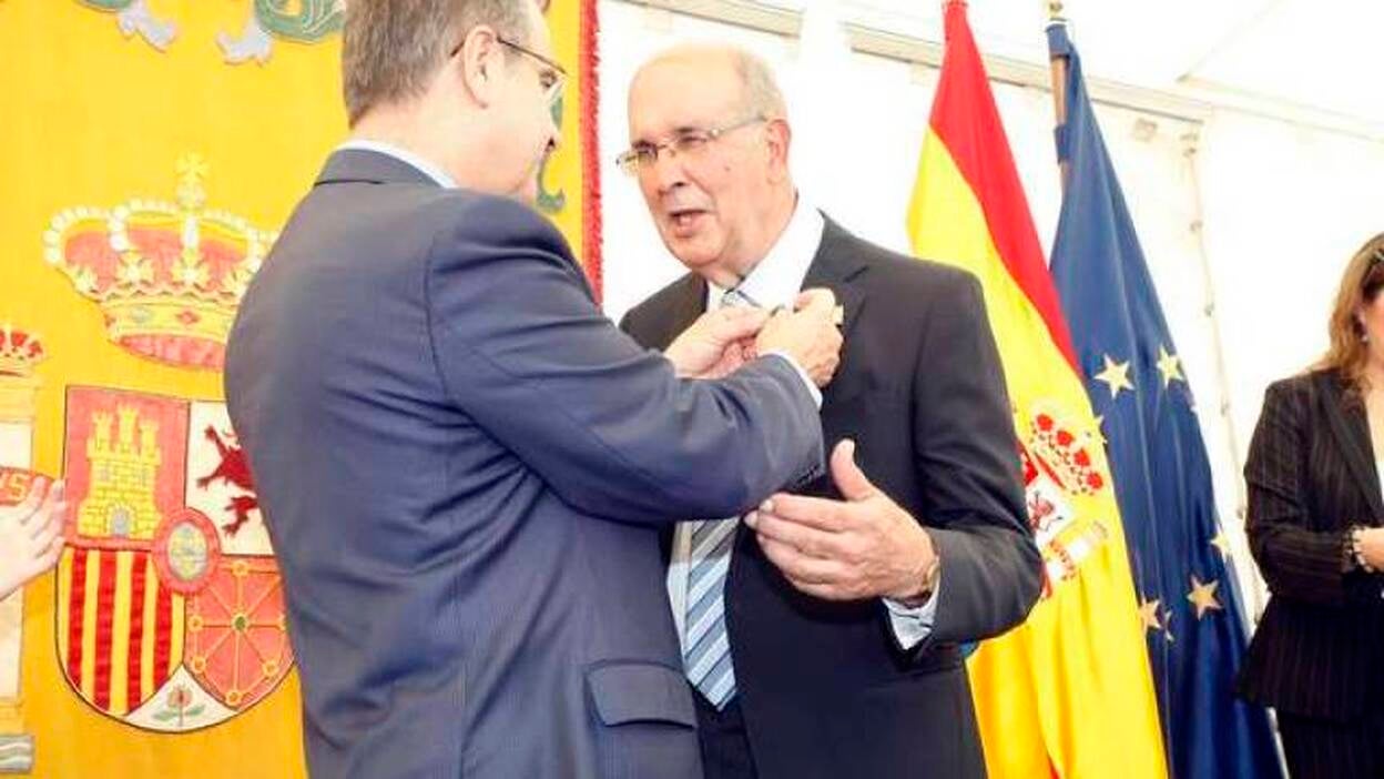 Lizardo Martell recibe la Medalla de Oro al Mérito en el Trabajo