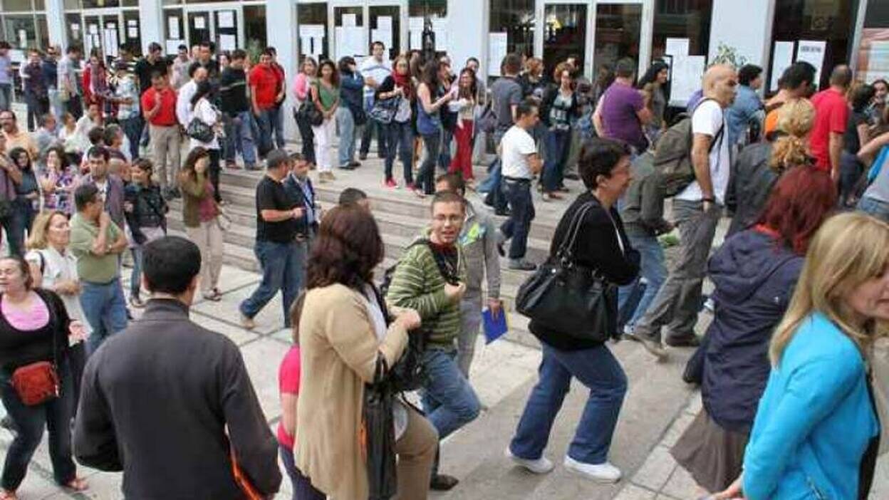 Cerca de 6.000 profesores luchan por una de las 700 vacantes para ejercer la docencia