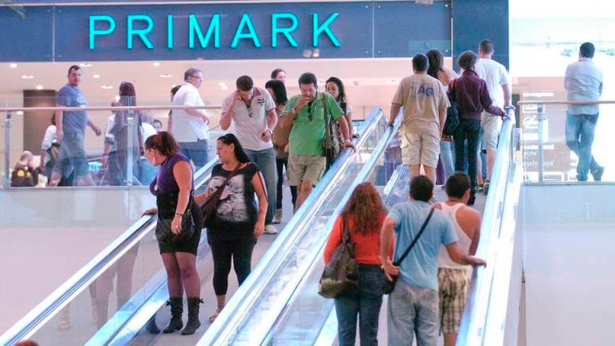 El Centro Comercial El Mirador abre sus puertas al público