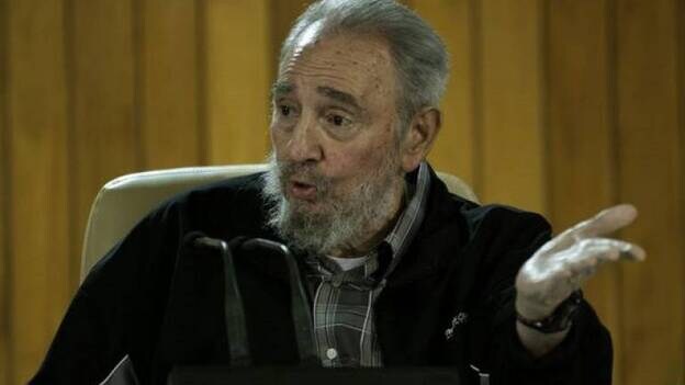 Fidel Castro reflexiona sobre amenazas mundiales en una reunión con intelectuales
