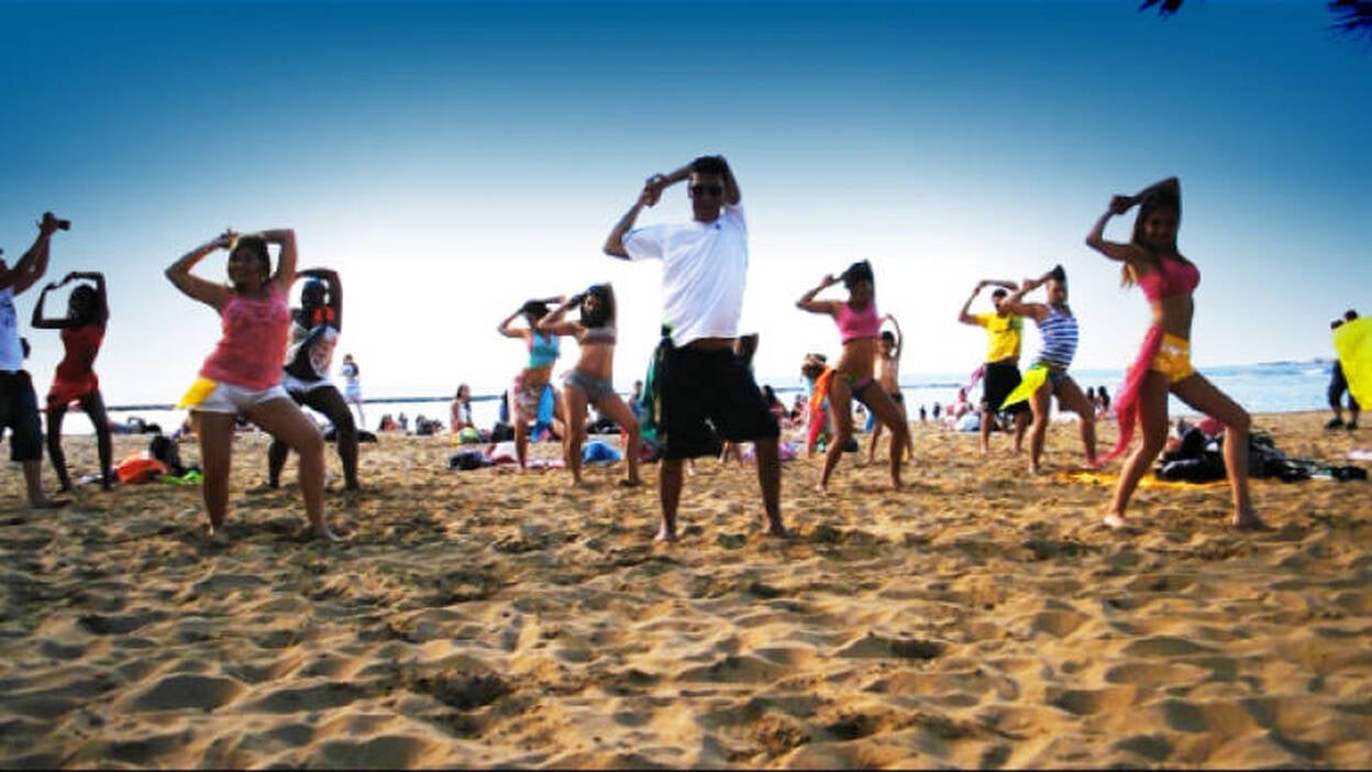 "Flashmob" en Las Canteras