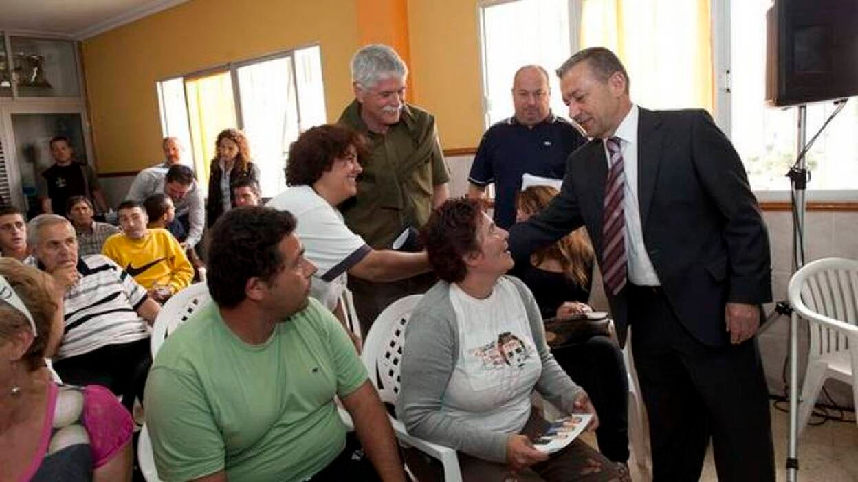 Rivero pide a las empresas que contraten a los canarios