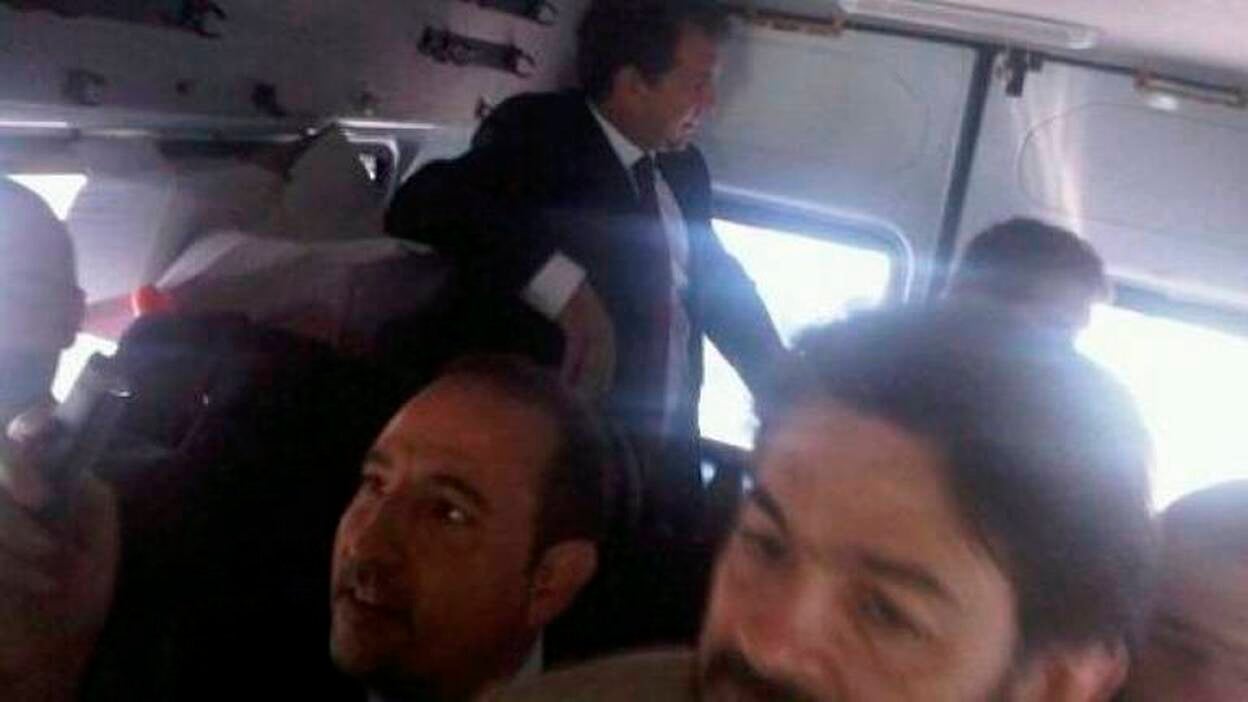 Entran diputados al Parlament protegidos por los Mossos entre protestas 15-M