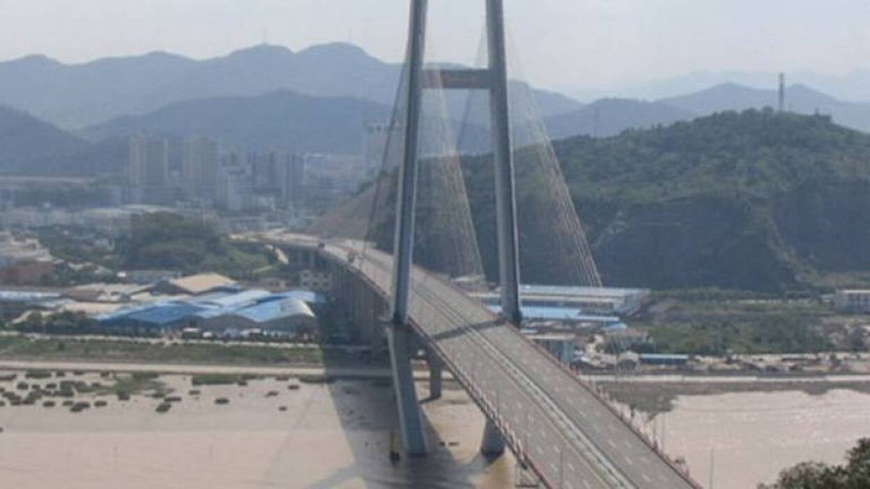 China inaugura el puente sobre el mar más largo del mundo