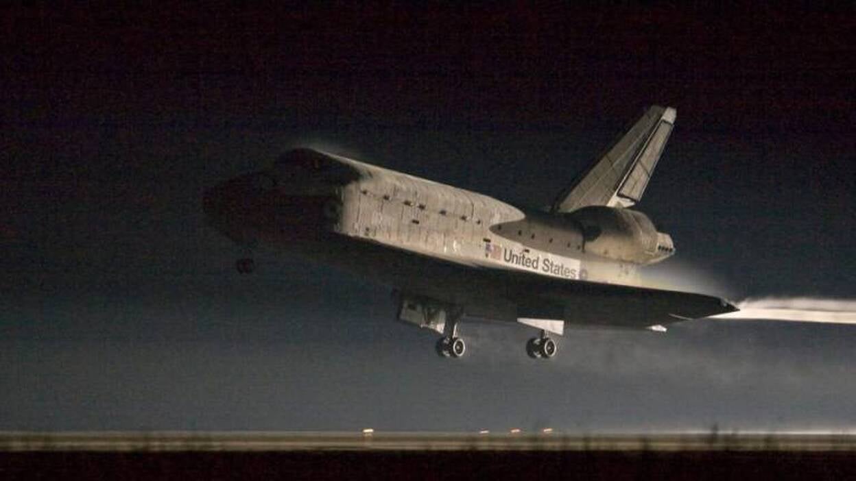 El Atlantis aterriza al final de una era de la exploración espacial