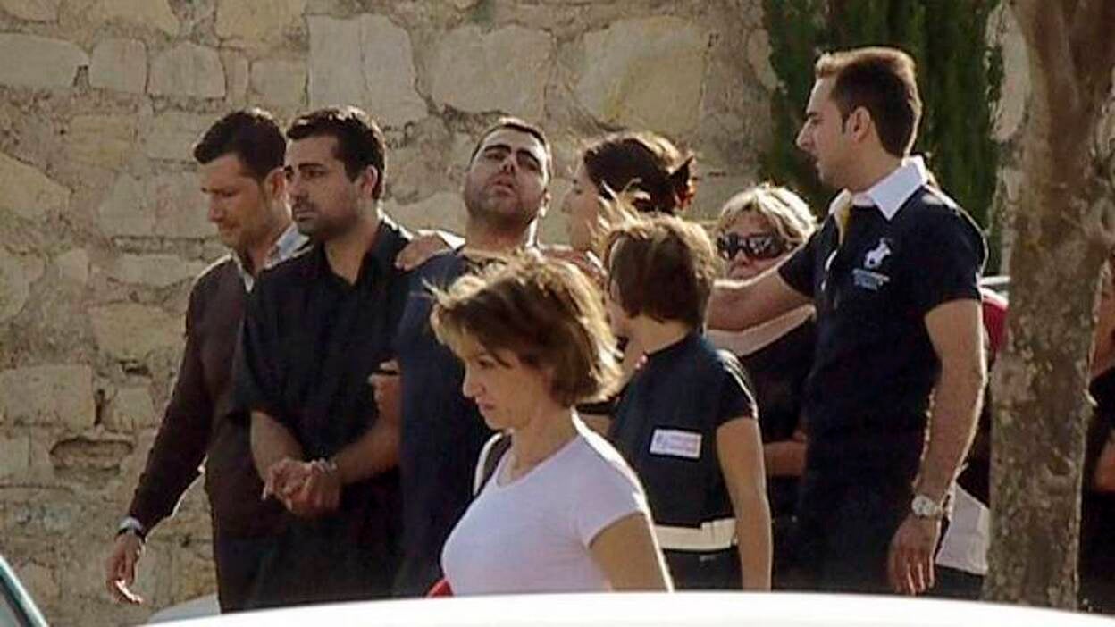 Reciben sepultura los dos niños asesinados por su madre en Jaén