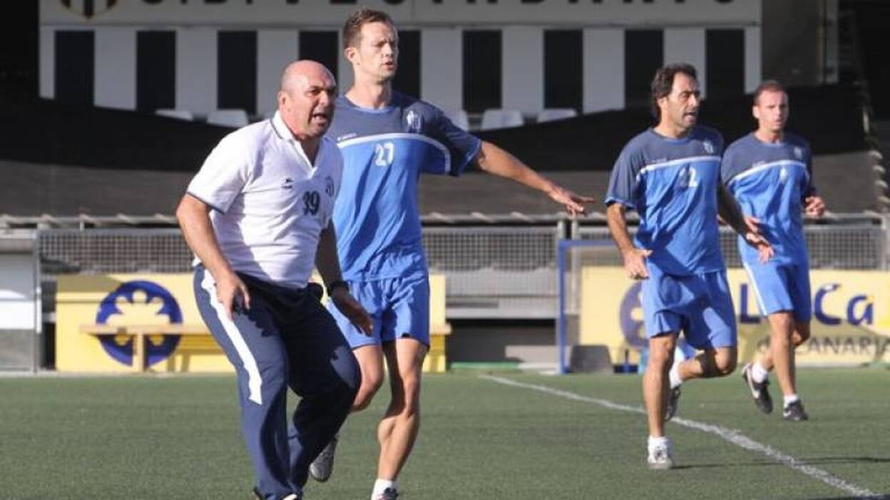 Almeida debuta en el Vecindario visitando al Lugo, líder del grupo