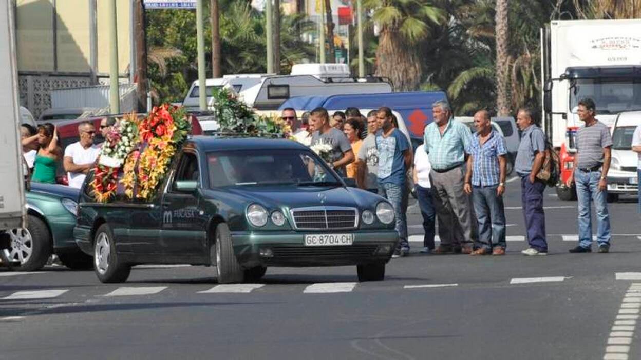 Dolor en el último adiós a Mari