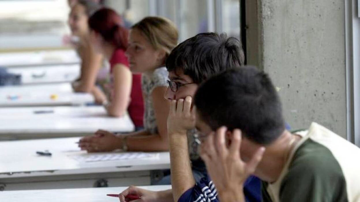 Nueve millones en becas a universitarios