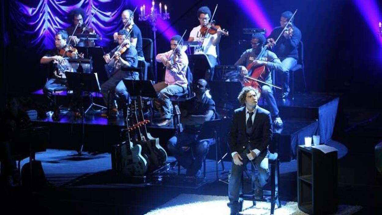 David Bisbal desata la locura con su décimo cumpleaños en el Teatro Real