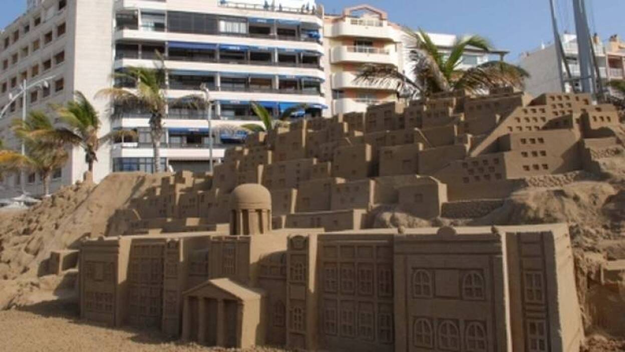 La Playa de Las Canteras inaugura el Belén de Arena