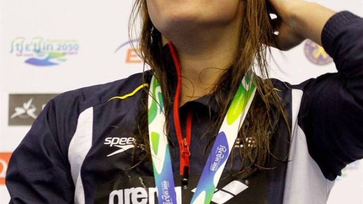 Mireia Belmonte, reina de Szeczecin, en el punto de partida hacia Londres