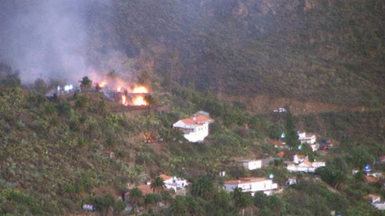 Espectacular incendio en la Caldera de Tirajana