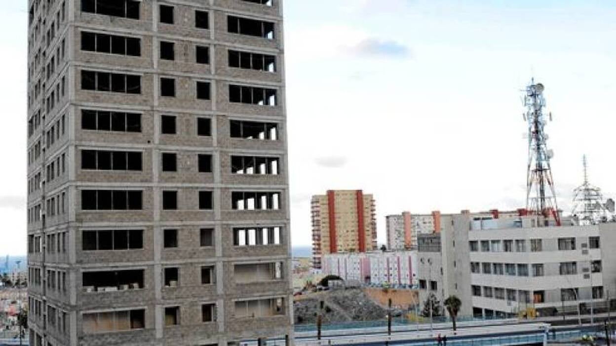 Cardona dice que el plan del canódromo 'está vigente'