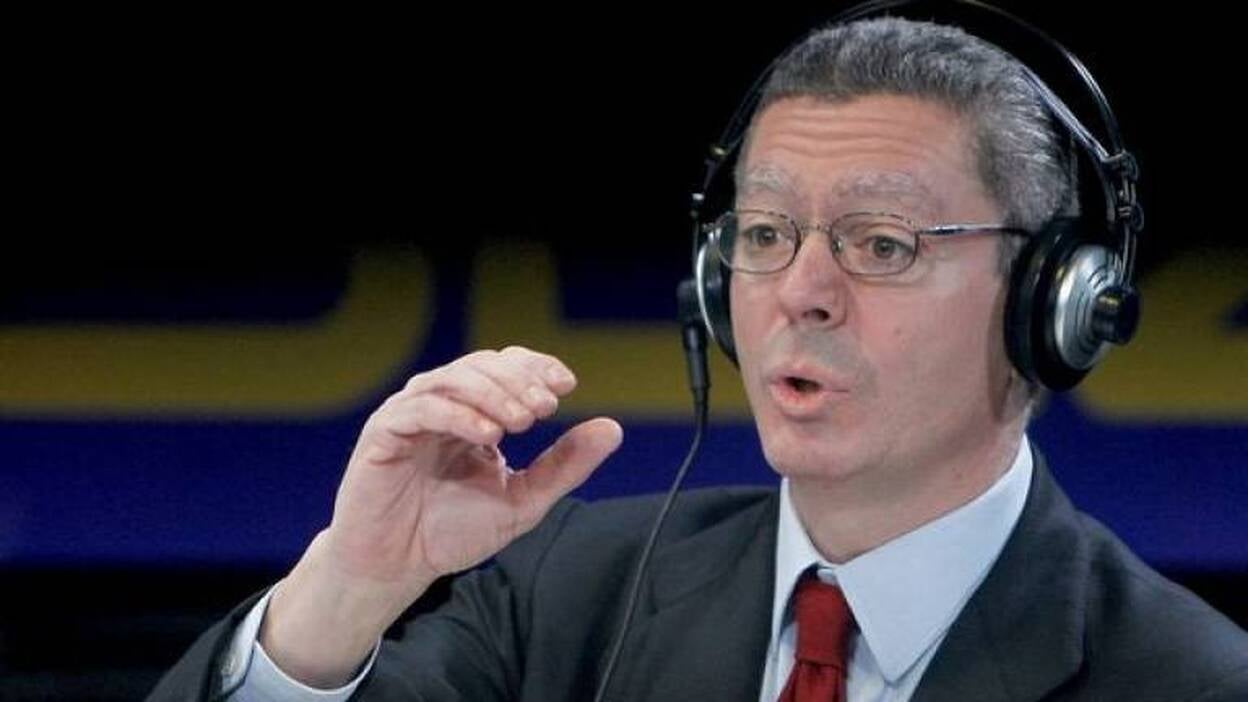 Gallardón: "el matrimonio homosexual estará vigente hasta que el TC se pronuncie"