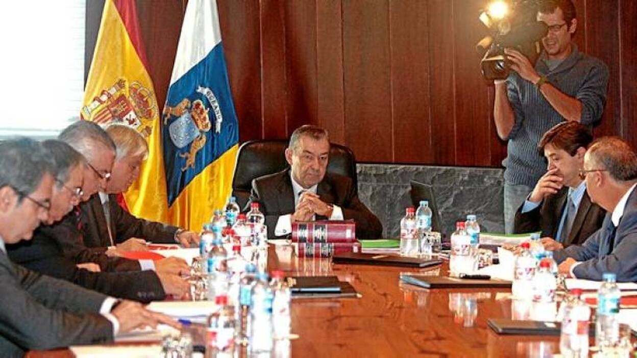 El Gobierno carga contra el «marketing» de Repsol