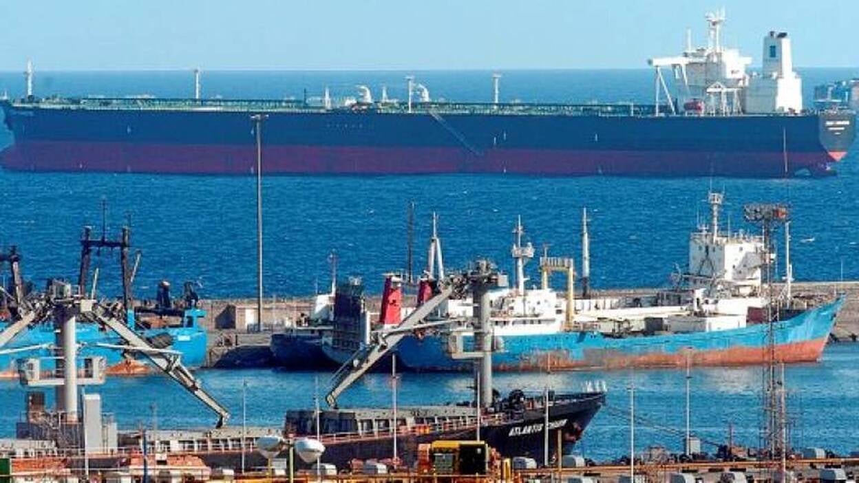 Las islas, autopista del crudo