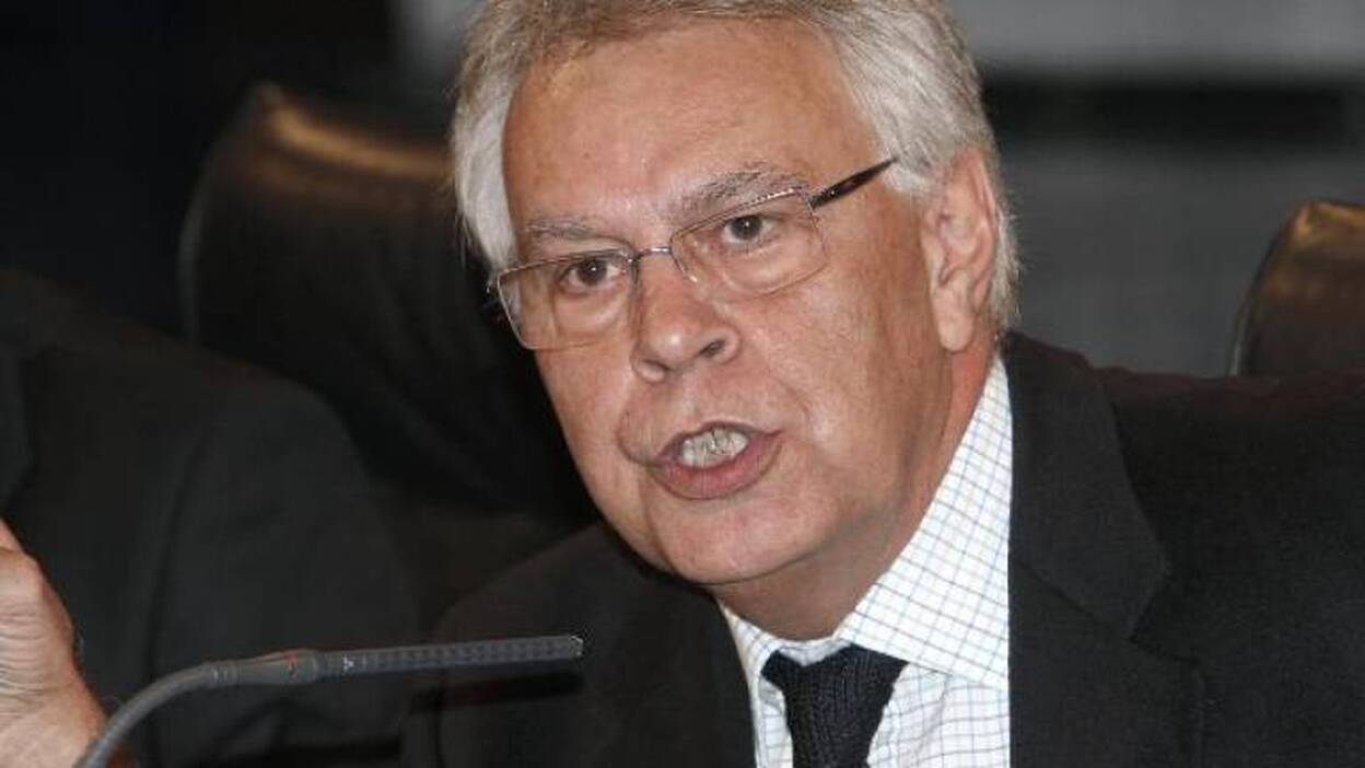 Felipe González pide diálogo y "aunar esfuerzos" ante "la situación de emergencia"