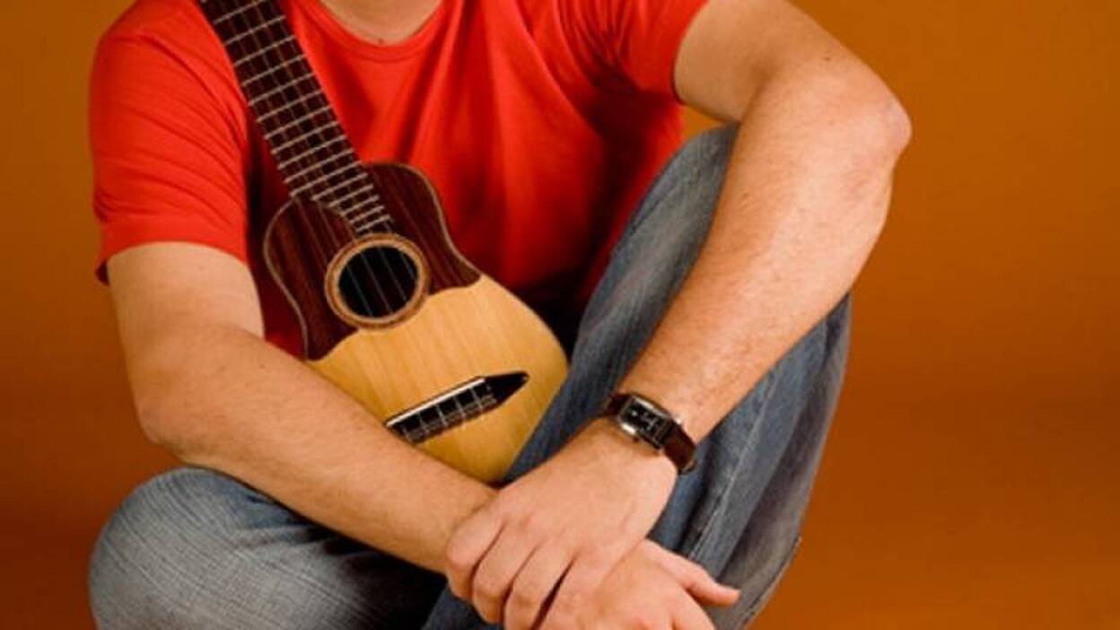 El timple de Germán López, único instrumento real con Vocal Siete