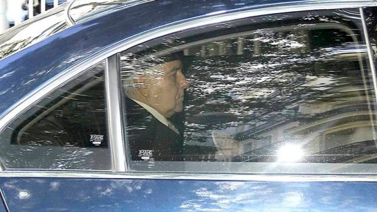 Dívar dimite como presidente del CGPJ y del Tribunal Supremo