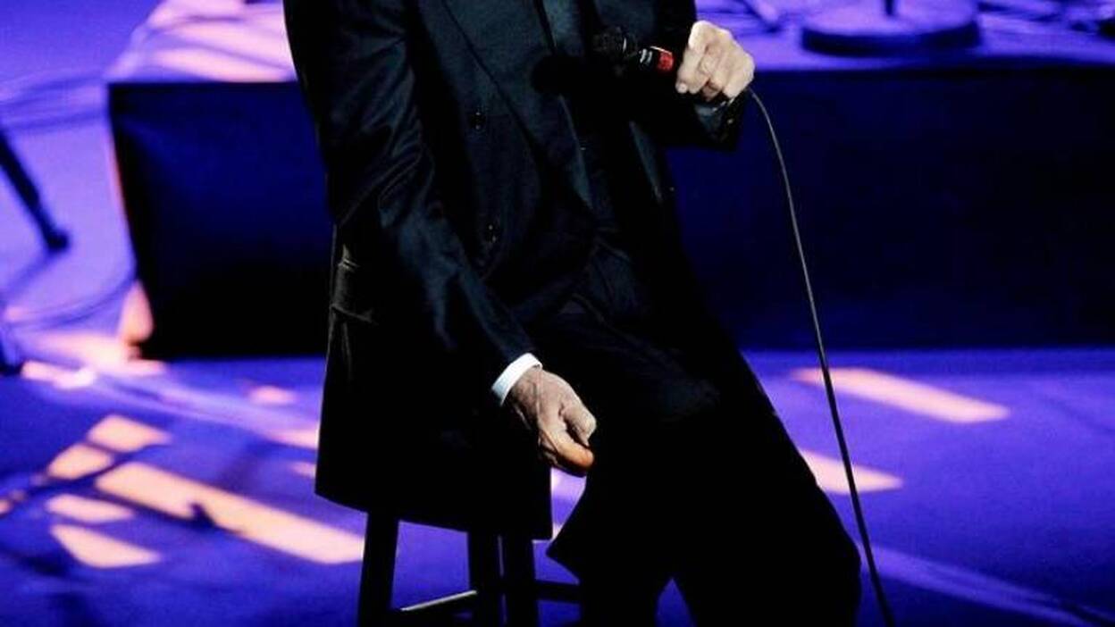 Julio Iglesias intima con un público entregado en el Palau de les Arts