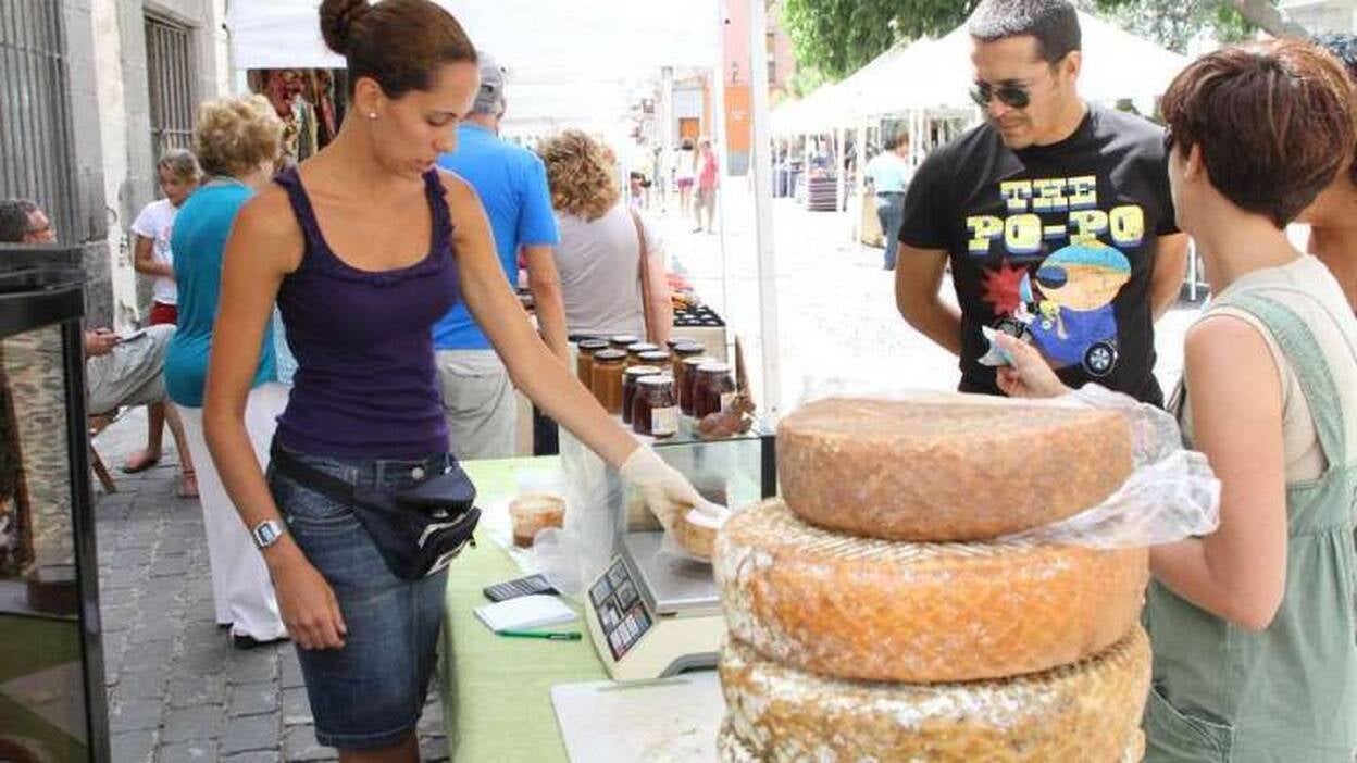 Música canaria con queso en Vegueta