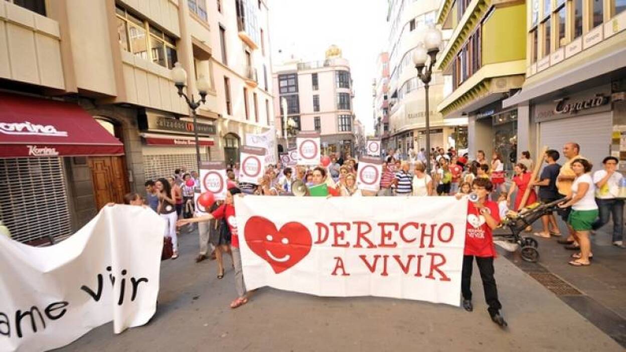 Cerca de cien personas se manifiestan contra el aborto en Gran Canaria