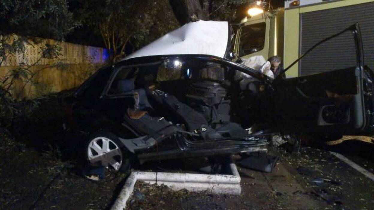 Un joven grave tras chocar con un árbol en Valsequillo