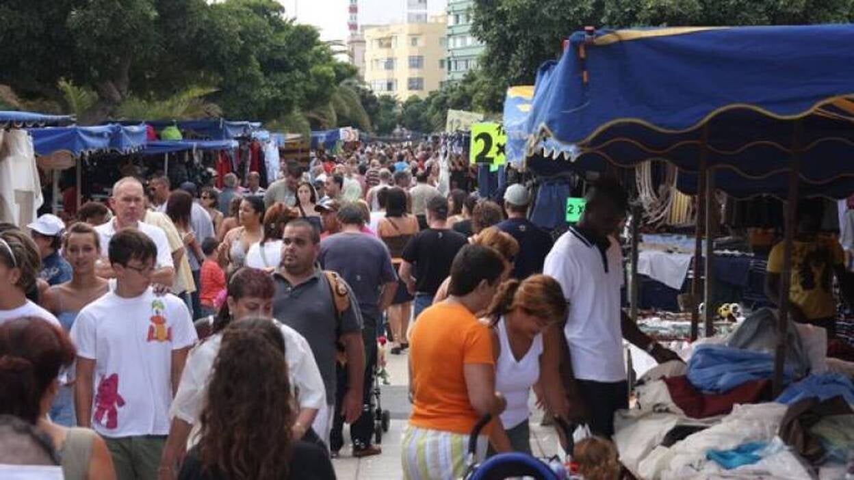 El rastro sucumbe a los robos por falta de policía