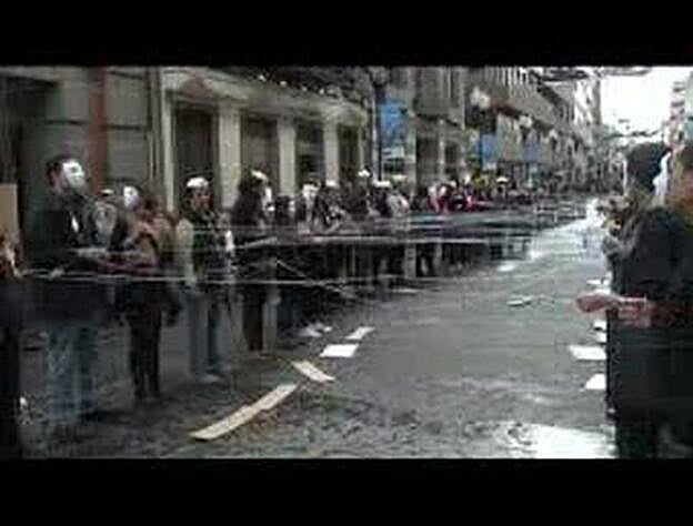 Triana acoge un flashmob para los sin techo