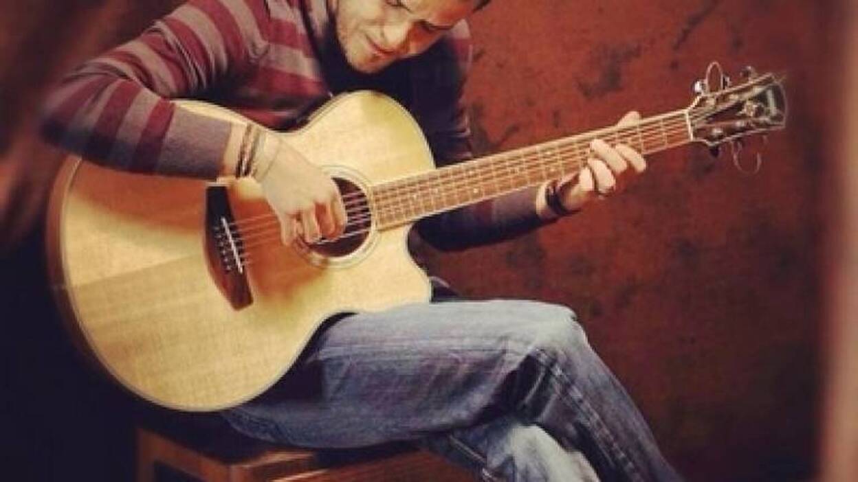 Unplugged in The Paper Club