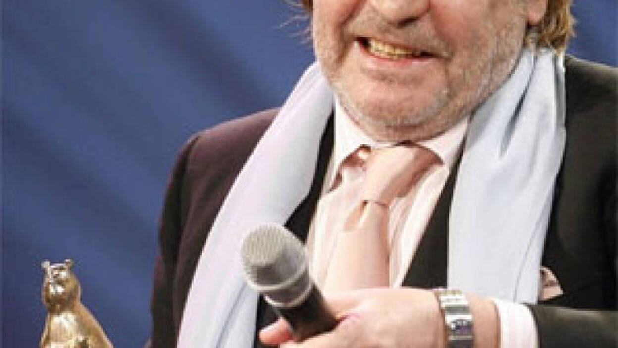 Helmut Berger se enfrenta ebrio al personal en un vuelo a Singapur