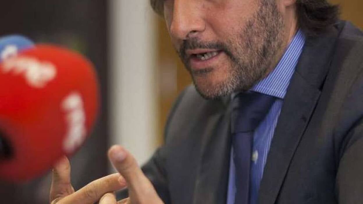 Matos ampliará el horario de las grandes superficies si hay consenso