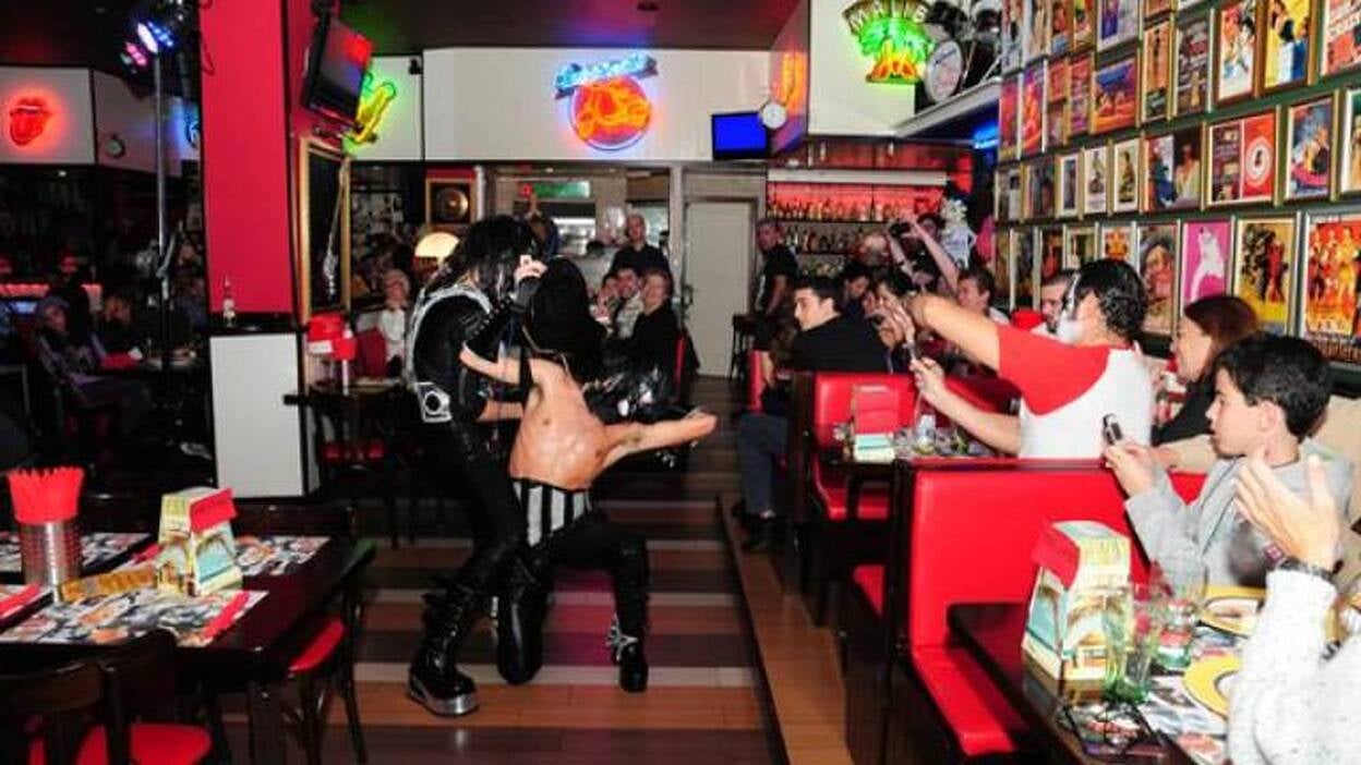 La animada noche Kisster’s