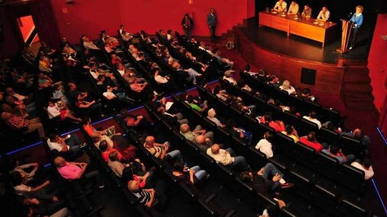 Lobera responde en un auditorio rendido a la UD