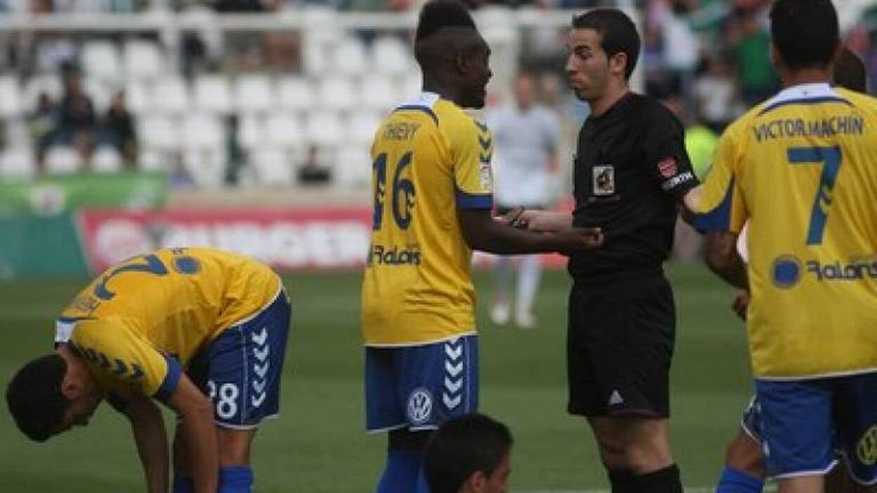 El club rechaza una conspiración arbitral