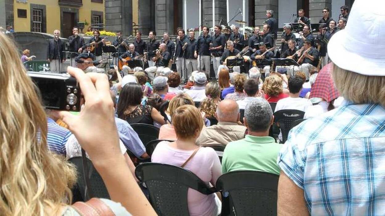 La Trova llena de son y gente Santa Ana